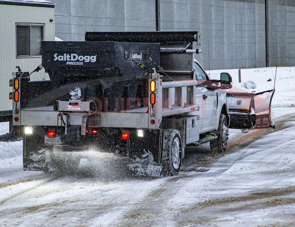 SaltDogg? PRO2500 Electric Poly Hopper Spreader - Chain